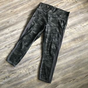 Fabletics Mila capris w/pockets size L